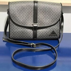 Liz Claiborne Purse Black Triangle Logo Leather Bag Cross Body Vintage 80s